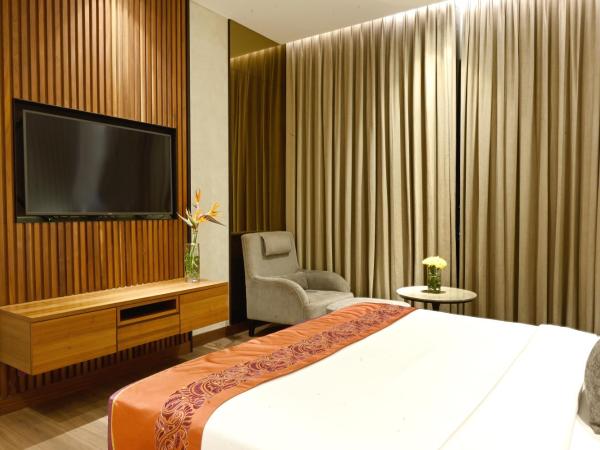 Vivanta Kolkata EM Bypass : photo 10 de la chambre premium suite city view king bed with both ways airport transfers