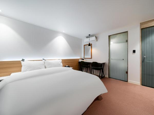 Jamsil Noblestay Hotel : photo 9 de la chambre chambre lit queen-size