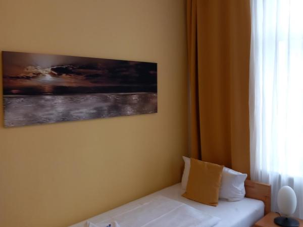 Hotel Karolinger : photo 5 de la chambre chambre simple