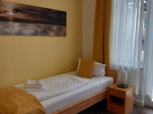 Hotel Karolinger : photo 8 de la chambre chambre simple