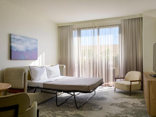 The Westin Los Angeles Airport : photo 7 de la chambre studio suite, parlor, pool access, poolside