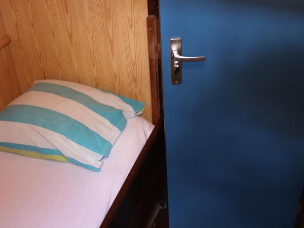 Intersail Hostel - Avontuur : photo 2 de la chambre chambre triple basique avec salle de bains commune