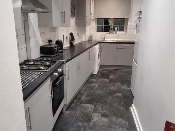 The Manor Guest House in Wembley : photo 5 de la chambre chambre double deluxe avec lit d'appoint