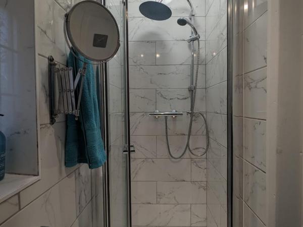 The Manor Guest House in Wembley : photo 10 de la chambre chambre double deluxe avec lit d'appoint