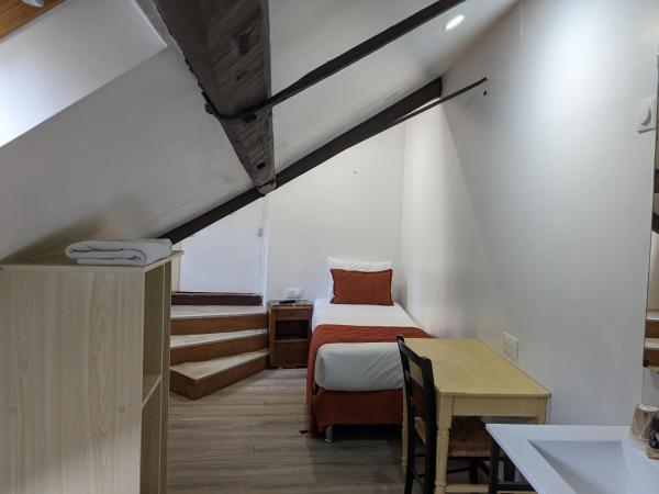 Hotel Morand : photo 1 de la chambre chambre simple mansardée