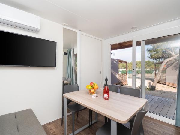 Amadria Park Camping Sibenik Mobile Homes : photo 2 de la chambre mobile home 3 chambres de luxe