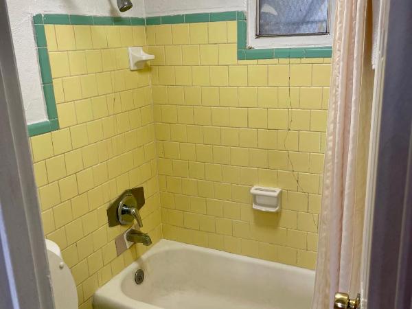 Downtown Motel : photo 4 de la chambre chambre lit king-size