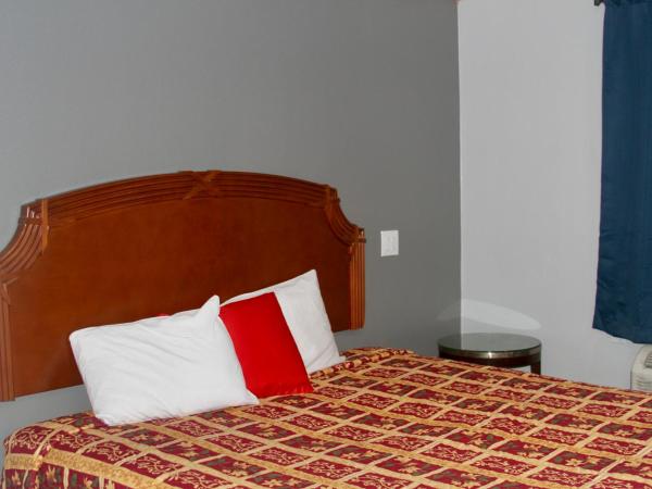 Broadway Inn Motel : photo 5 de la chambre chambre lit king-size deluxe