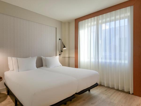 AC Hotel Los Vascos by Marriott : photo 4 de la chambre chambre lits jumeaux