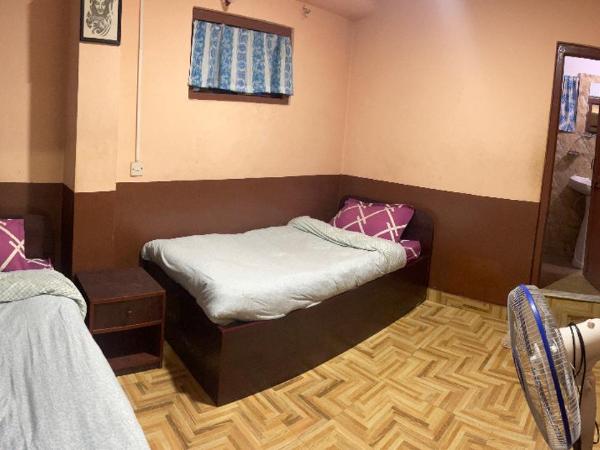 Nirvaan Guest House (Hotel Bibidh) : photo 9 de la chambre chambre double avec salle de bains privative