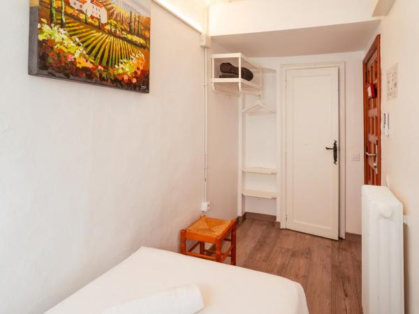 Forum Tarragona : photo 3 de la chambre chambre simple avec salle de bains privative