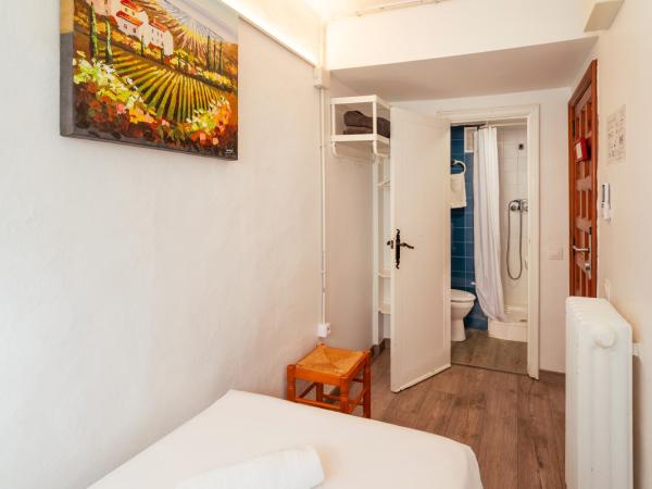 Forum Tarragona : photo 4 de la chambre chambre simple avec salle de bains privative