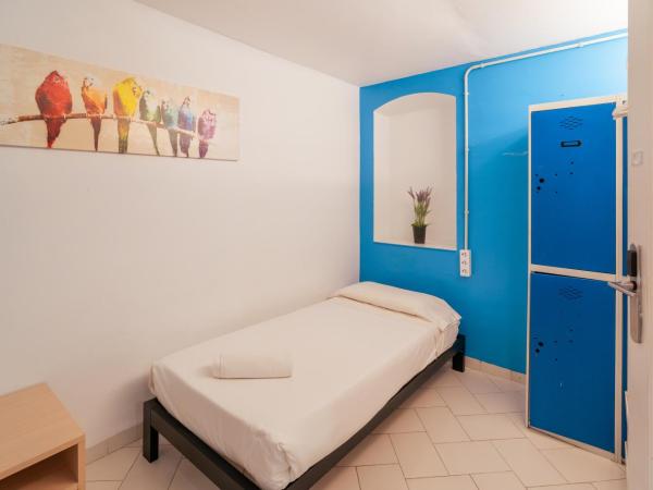 Forum Tarragona : photo 1 de la chambre chambre simple avec salle de bains commune