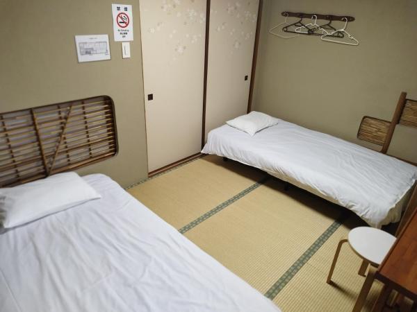 Osaka Guesthouse Sakura : photo 1 de la chambre chambre de style japonais avec salle de bains commune