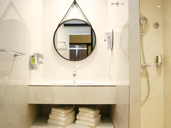 Le Saint Erasme, Hotel Eco Friendly : photo 4 de la chambre chambre quadruple panorama avec balcon et vue sur la mer