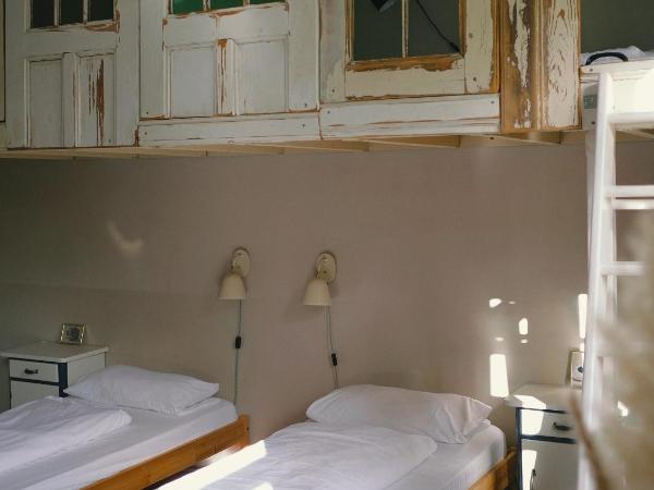Hostel & Garten Eden : photo 2 de la chambre chambre quadruple avec salle de bains commune