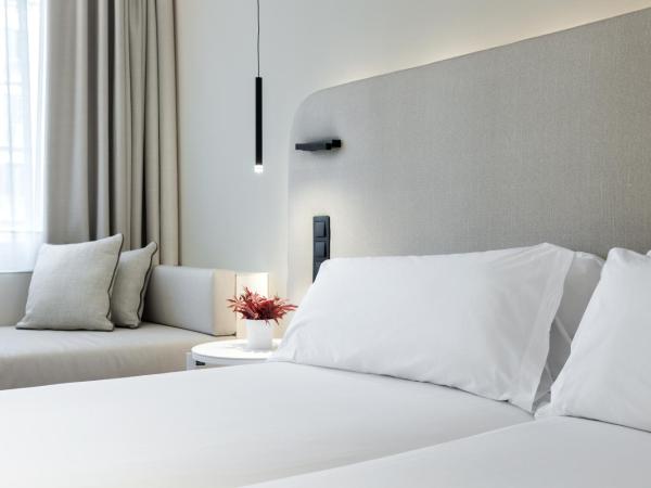 Royal Ramblas : photo 3 de la chambre chambre nouveau design - vue sur ramblas