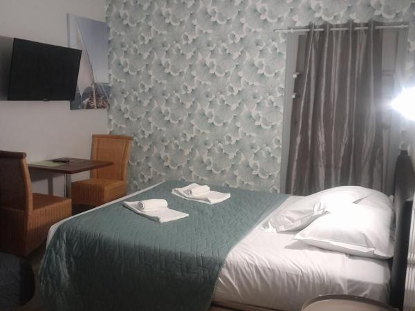 Hotel La Voilerie Cancale bord de mer : photo 1 de la chambre chambre familiale