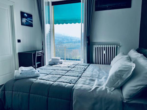 Seven Nights Bologna : photo 10 de la chambre chambre double avec salle de bains privative