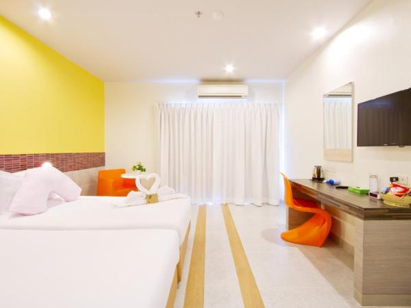 Grand Bella : photo 3 de la chambre chambre lits jumeaux de luxe avec vue sur la piscine