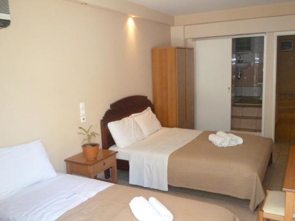 Hotel Byron : photo 4 de la chambre chambre triple Économique - sous-sol