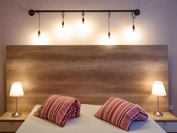 Stodolní Apartment : photo 9 de la chambre chambre quadruple avec salle de bains commune