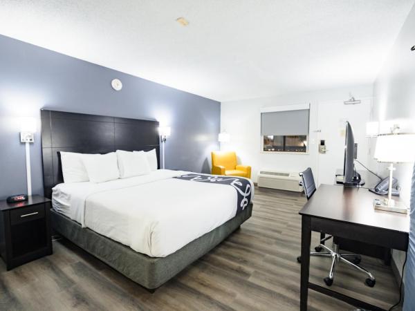 La Quinta Inn by Wyndham Tampa Near Busch Gardens : photo 7 de la chambre chambre lit king-size - non-fumeurs
