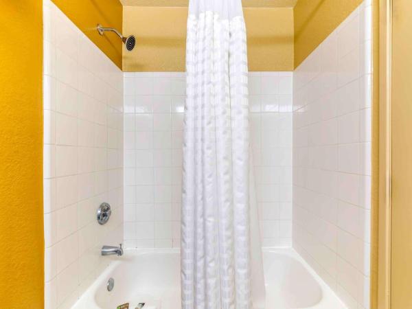 Extended Stay America Suites - Fort Lauderdale - Tamarac : photo 5 de la chambre studio lit queen-size - non-fumeurs