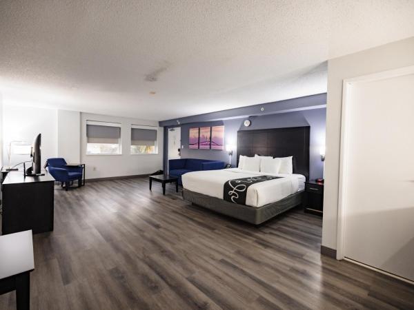 La Quinta Inn by Wyndham Tampa Near Busch Gardens : photo 5 de la chambre hébergement 1 chambre lit king-size - non-fumeurs