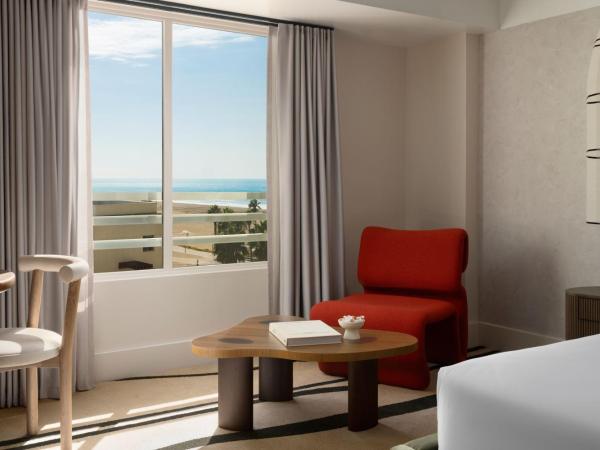 Le Merigot Santa Monica : photo 2 de la chambre chambre lit king-size premium - vue partielle sur océan