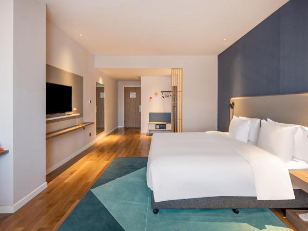 Holiday Inn Express Shanghai Jiading New City, an IHG Hotel : photo 5 de la chambre standard king room with extra floor space