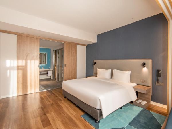 Holiday Inn Express Shanghai Jiading New City, an IHG Hotel : photo 1 de la chambre suite lit king-size