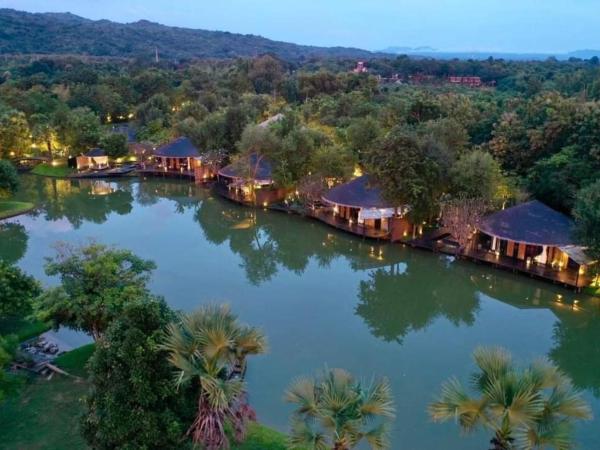 The Sense Resort Kanchanaburi : photo 2 de la chambre villa with lake view 