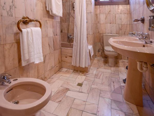 Hotel Alcazar Irun : photo 7 de la chambre suite