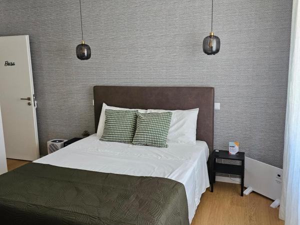 SurfSoul Guesthouse - Bed and Breakfast : photo 1 de la chambre chambre double avec salle de bains privative