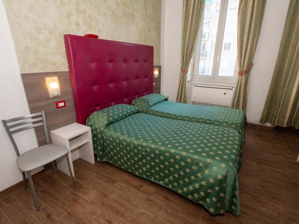 Hotel Piola : photo 2 de la chambre chambre lits jumeaux