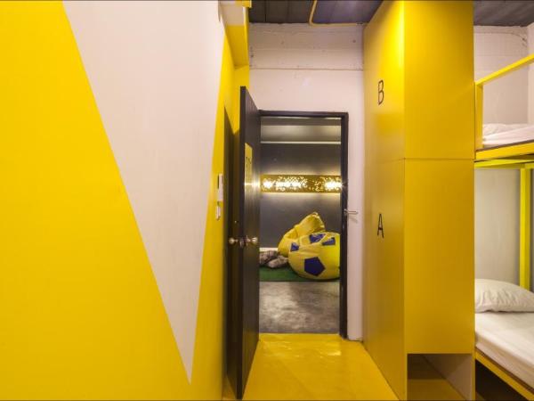 Fulfill Phuket - SHA : photo 1 de la chambre chambre quadruple avec salle de bains commune