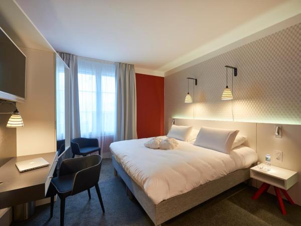 Hotel Mercure Brest Centre Les Voyageurs : photo 1 de la chambre suite junior avec 1 lit double et 1 canapé-lit