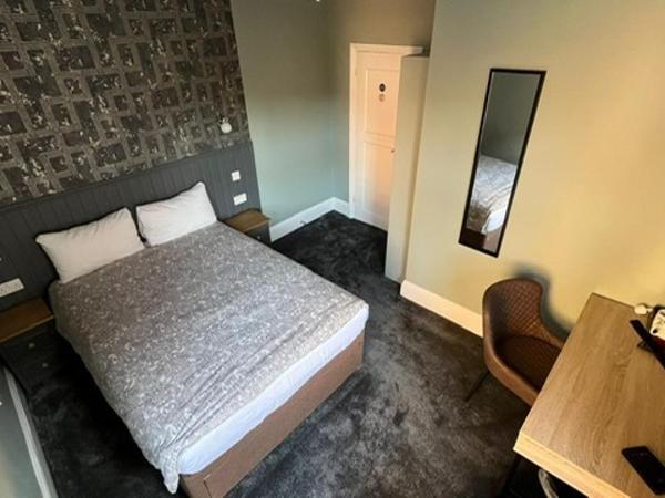 Charlotte Guest House : photo 5 de la chambre chambre double avec salle de bains privative