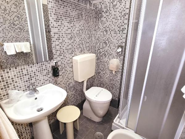 Green Class Hotel Astoria : photo 5 de la chambre chambre triple