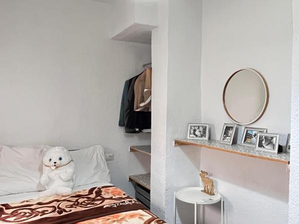 HotSpot Valencia : photo 8 de la chambre chambre double avec salle de bains commune