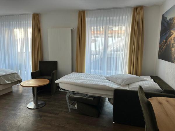 Hotel Bristol : photo 5 de la chambre chambre triple – vue sur montagne