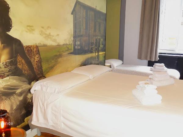 Apartments Chic Torino Centro porta nuova : photo 1 de la chambre chambre double avec salle de bains privative extérieure