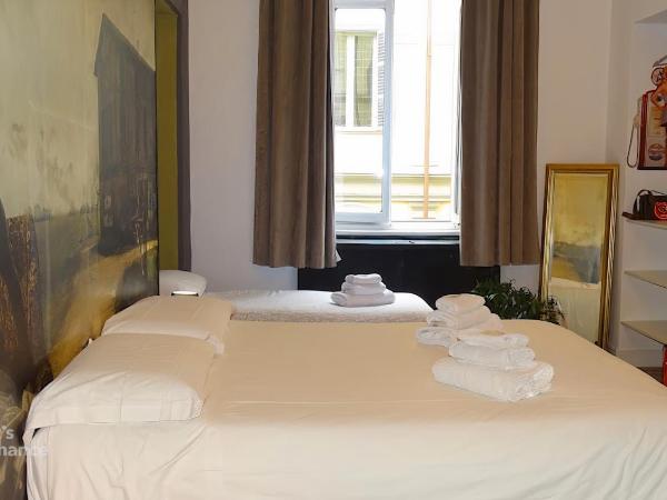 Apartments Chic Torino Centro porta nuova : photo 2 de la chambre chambre double avec salle de bains privative extérieure