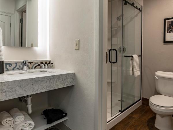 St Charles Coach House, Ascend Hotel Collection : photo 1 de la chambre chambre lit king-size standard - non-fumeurs