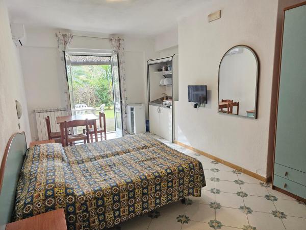 Paco Residence Benessere & Relax : photo 1 de la chambre studio avec vue sur jardin