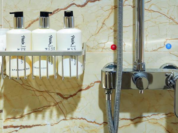 Sun Moon Lake Hotel Dalian : photo 7 de la chambre chambre familiale