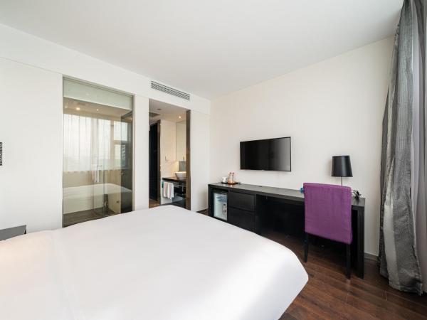 Orange Hotel Shanghai Hongqiao Airport Caoan Road Branch - Free Hongqiao Airport & Hongqiao Train station Shuttle Bus : photo 3 de la chambre chambre lit queen-size deluxe