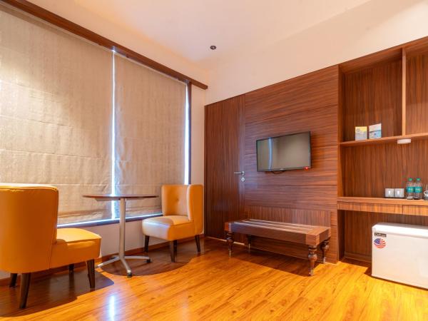 Treebo Tryst Heritage Grand - Thane : photo 3 de la chambre premium room with separate living room & minibar
