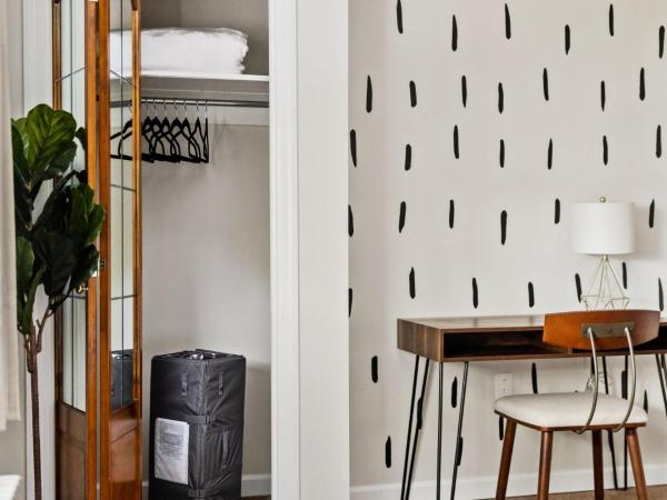 Contemporary loft 5-min to downtown : photo 5 de la chambre chambre lit queen-size deluxe